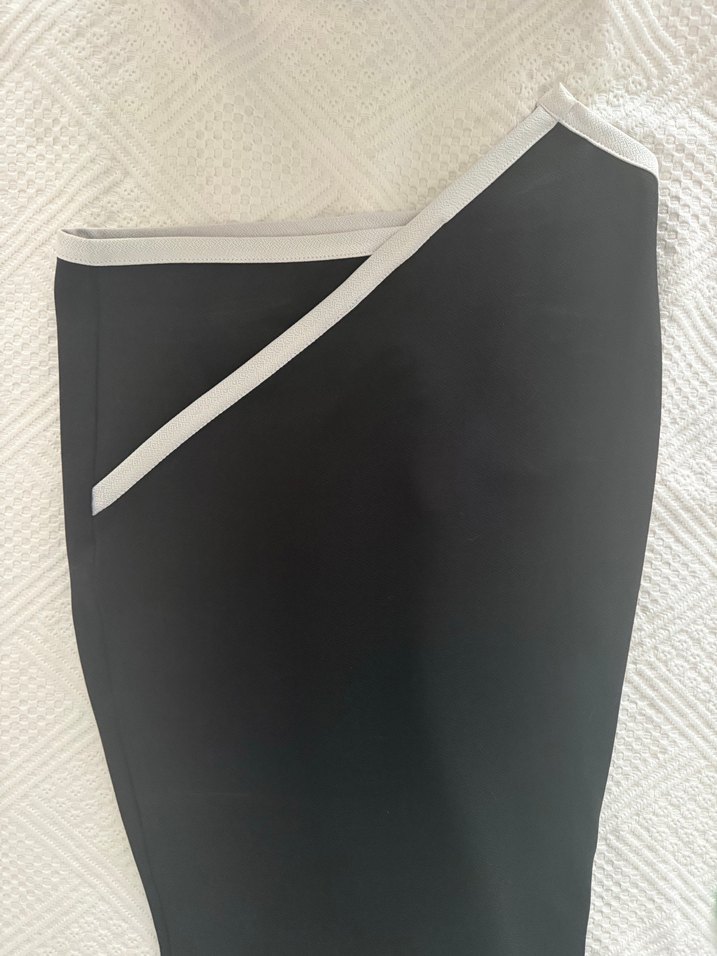 Siyah İnce Askılı Asimetrik Kısa Elbise - Görsel 4