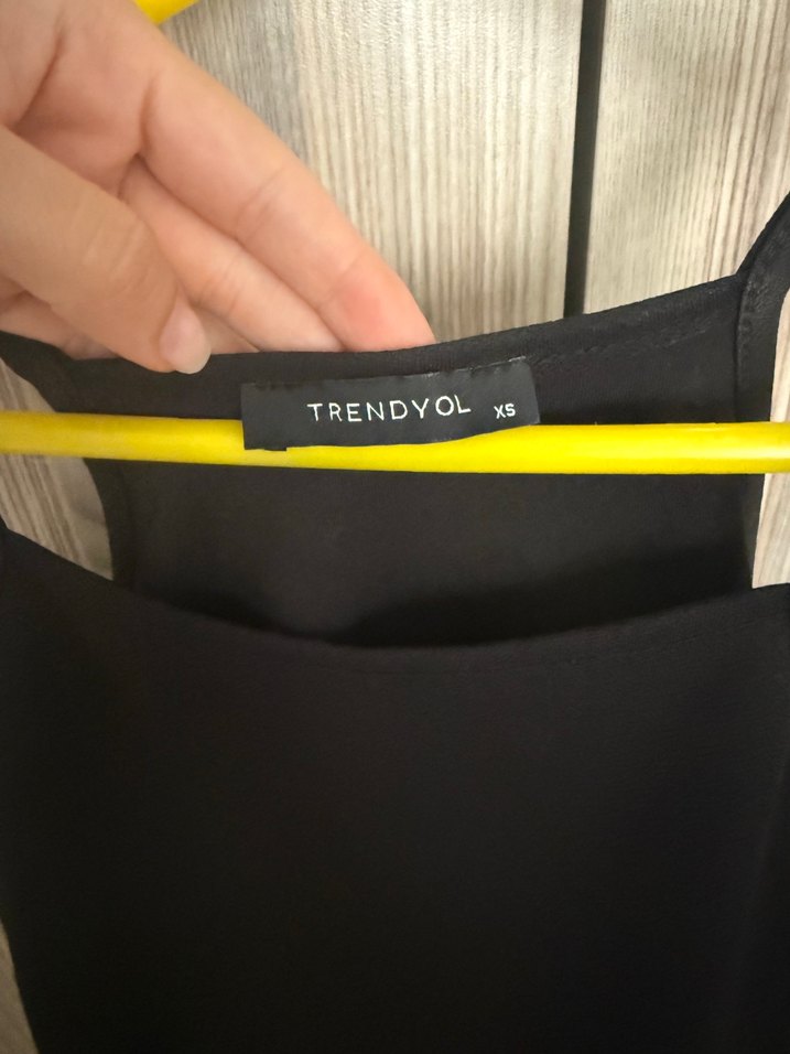 Siyah İnce Askılı Asimetrik Kısa Elbise - Görsel 2