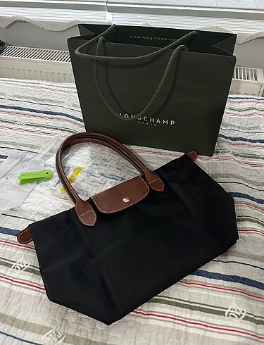 longchamp M siyah kol çantası