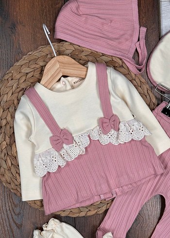 KAÇIRILMAYACAK ŞIKLIK: Fiyonk Detaylı Pudra Bebek Seti - Görsel 3