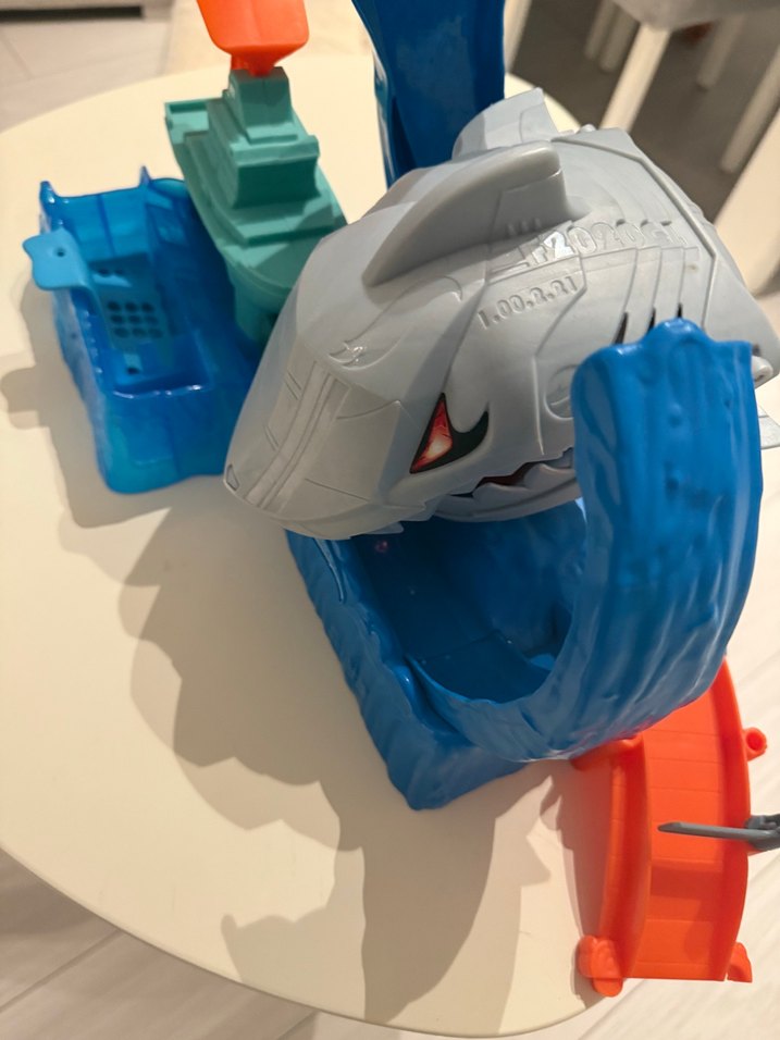 Hotwheels shark balina oyuncağı - Görsel 2