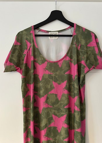 Pembe Bağlama Desenli V Yaka Tişörtü - Görsel 3