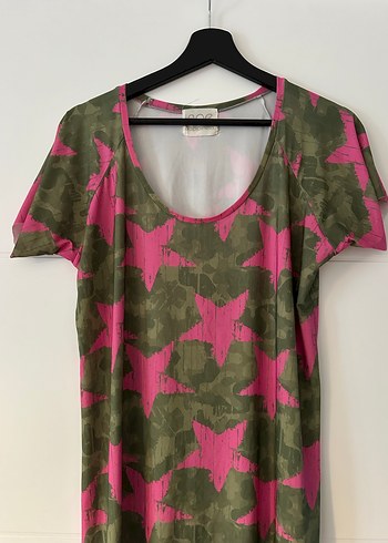 Pembe Bağlama Desenli V Yaka Tişörtü - Görsel 2