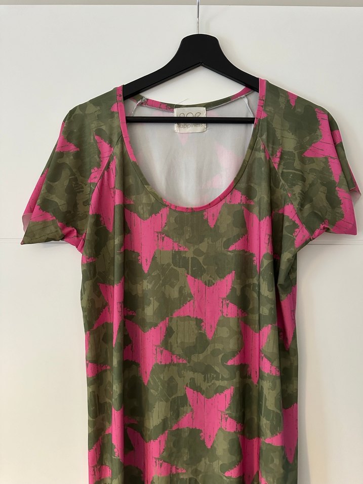 Pembe Bağlama Desenli V Yaka Tişörtü - Görsel 3