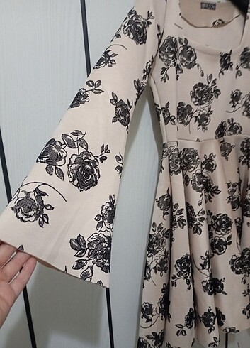 Çiçek Desenli Elbise  - Görsel 3