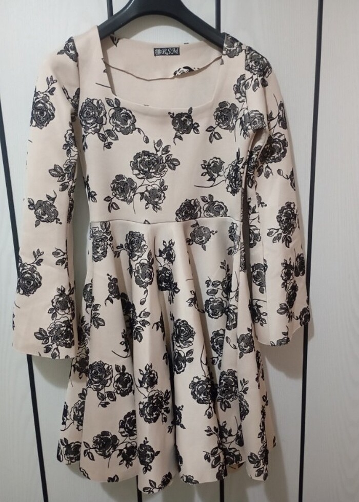 Çiçek Desenli Elbise  - Görsel 2