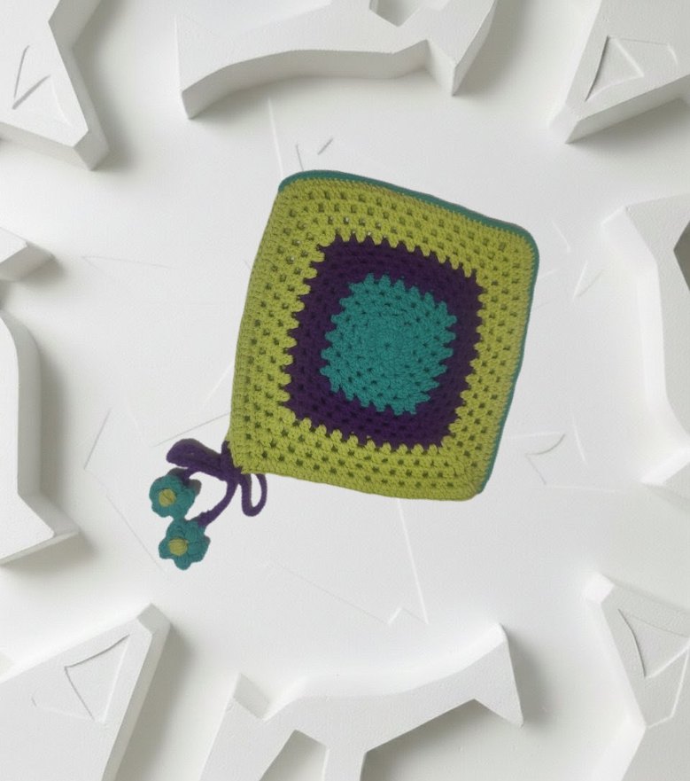 Granny Square Bağlamalı Bonnet - Görsel 3