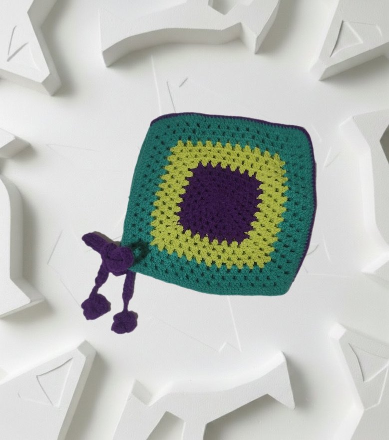 Granny Square Bağlamalı Bonnet - Görsel 3