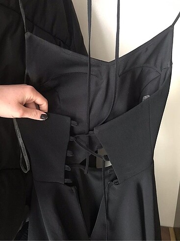 Sırt dekolteli elbise - Görsel 2