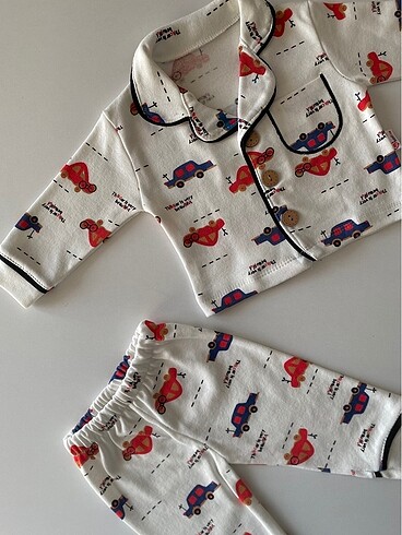 Diğer Araba Baskılı Pijama Takımı