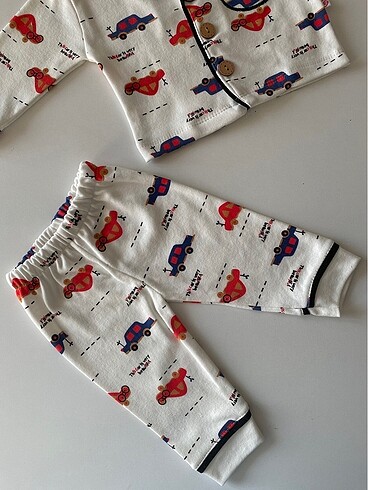 9-12 Ay Beden Araba Baskılı Pijama Takımı