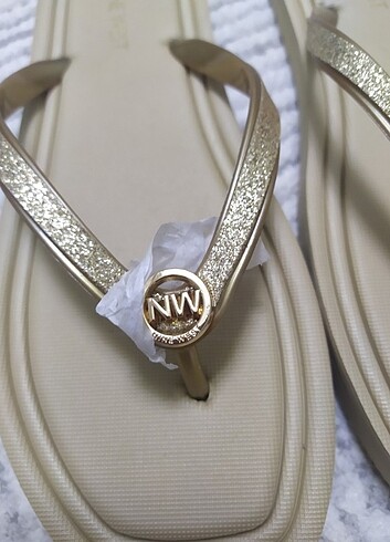 Nine West parmak arası terlik 