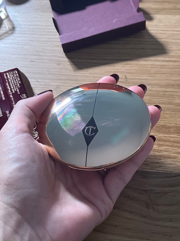 Charlotte Tilbury Airbrush Flawless Finish Matlaştırıcı Pudra - Görsel 4