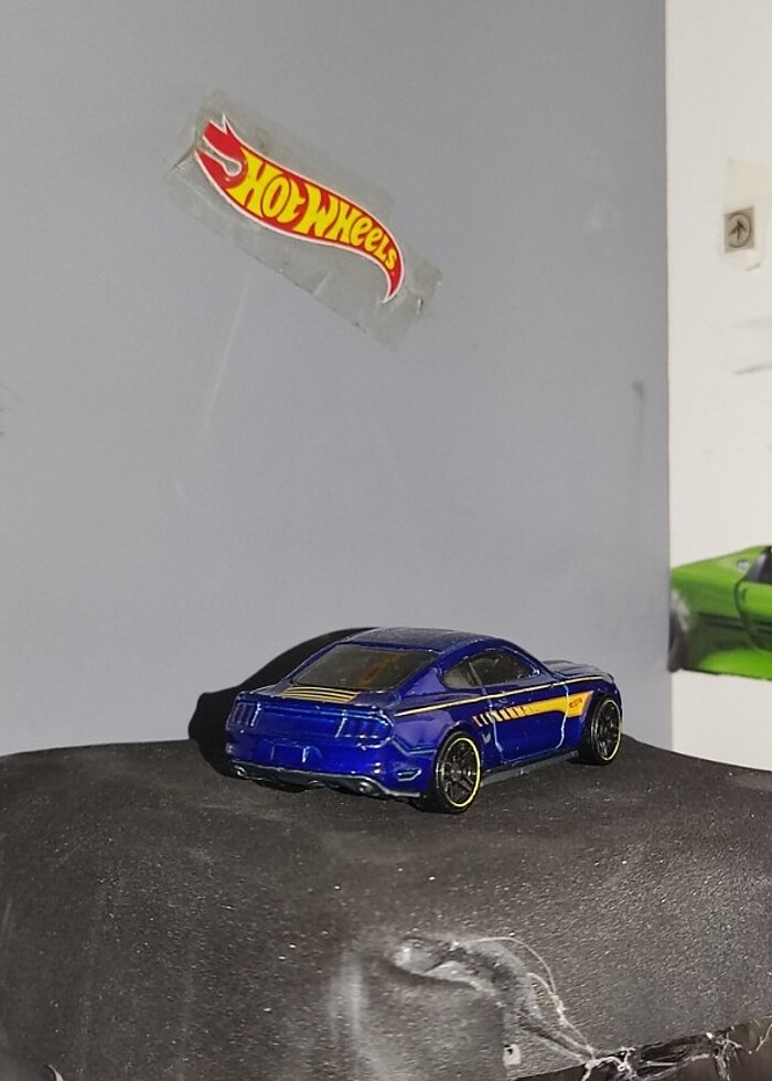 Hot Wheels 2015 Ford Mustang GT - Görsel 2