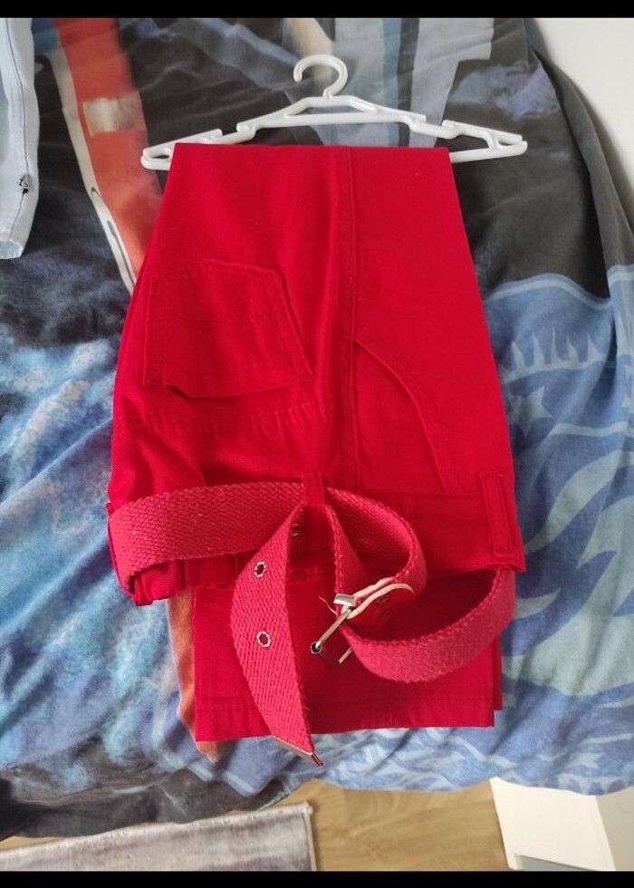 Kırmızı pantolon - Görsel 3