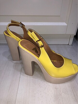 Zara Sari platformlu