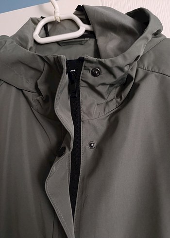 Kapüşonlu haki rüzgarlık regular fit - Görsel 9