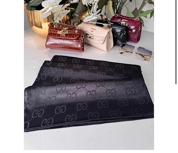 Gucci parlak jakar şal