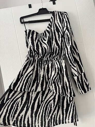 m Beden Zebra desen tek kol abiye elbise