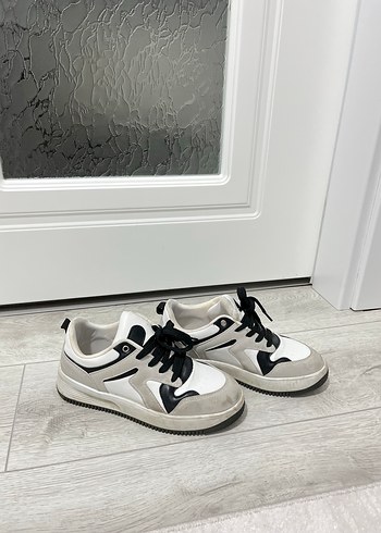 Kadın Beyaz Gri Bağcıklı Spor Ayakkabı