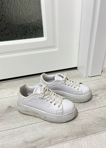 Beyaz Platform Tabanlı Kadın Spor Ayakkabı