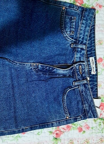 mom jean