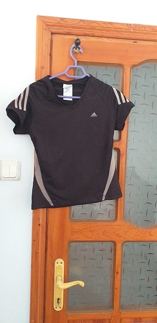 Adidas T-shirt