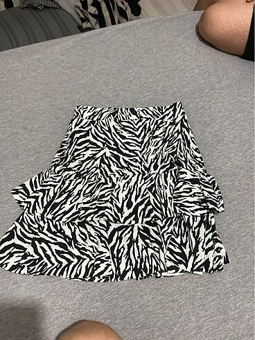 zebra desenli fırfırlı etek