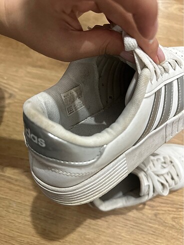 38,5 Beden beyaz Renk Adidas ayakkanı