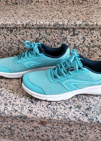Decathlon 42 numara spor ayakkabı
