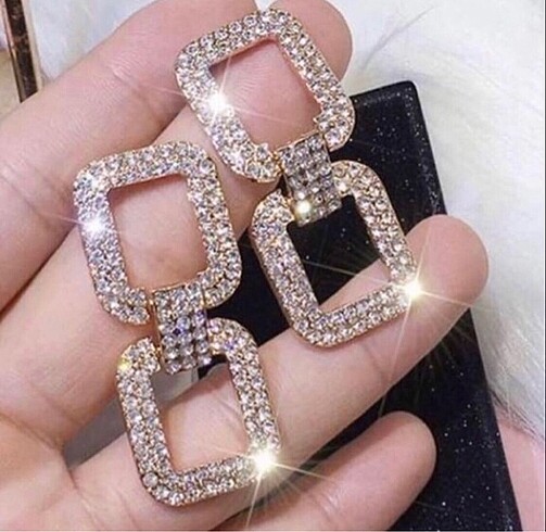 Tam tur taşlı sallantılı küpe