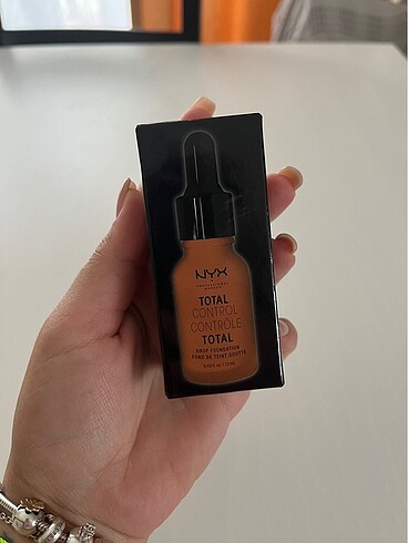 NYX Fondöten