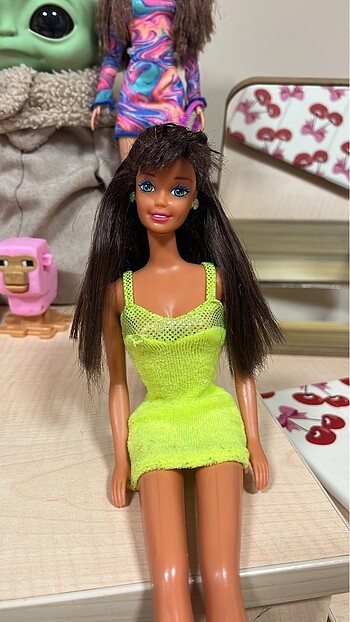 Vintage 90's Barbie Teresa