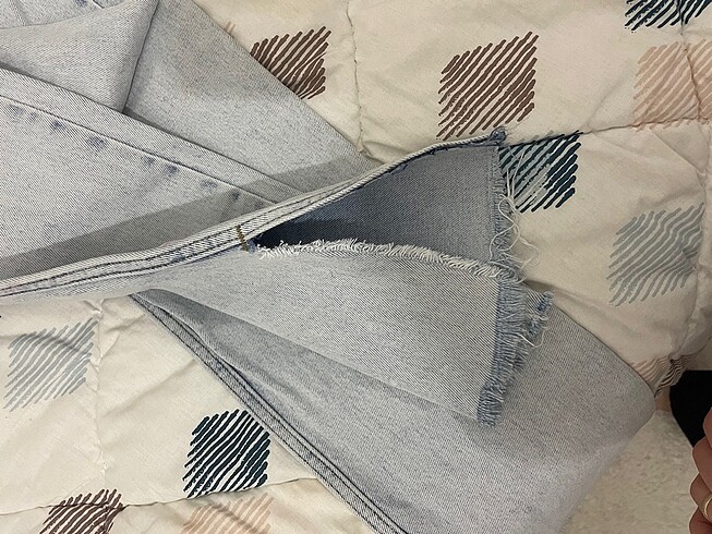 32 Beden mavi Renk TRENDYOL 32 beden yırtmaç detaylı kot pantolon
