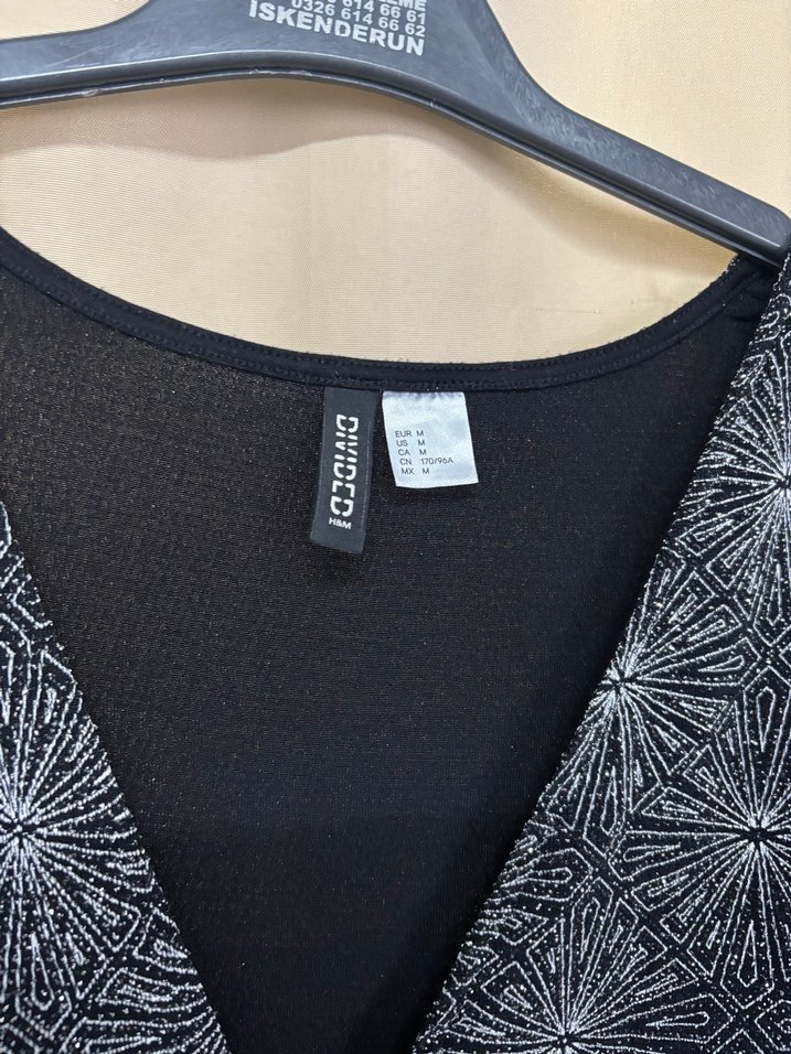 H&M Simli Siyah-Beyaz Desenli Body  M Beden - Görsel 4