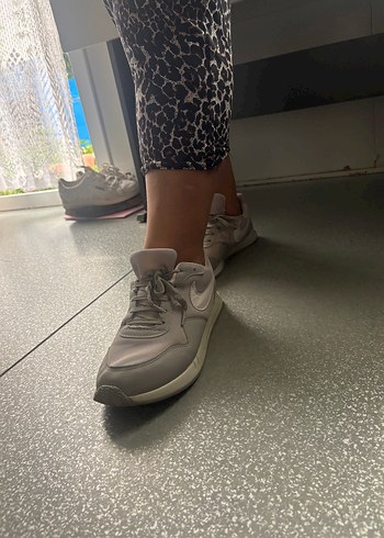 Nike gri bağcıklı erkek spor ayakkabısı