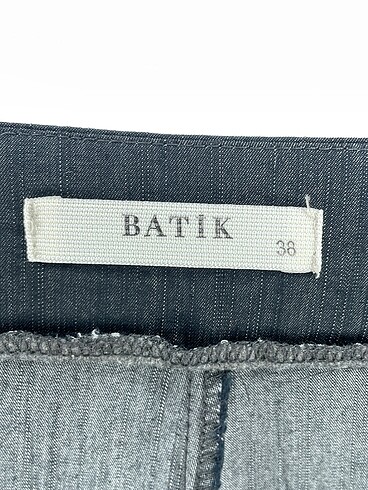 38 Beden lacivert Renk Batik Kısa Pantolon %70 İndirimli.