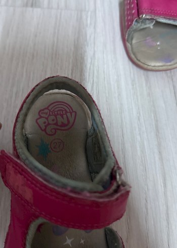 27 Beden Kız Çocuk Pembe Tokalı Sandalet