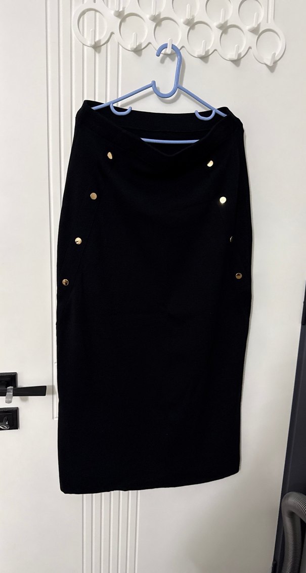 Düğmeli Siyah Midi Kadın Etek - Görsel 4