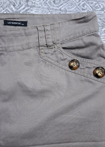 Düğmeli Bej Kadın Keten Bermuda Şort - Görsel 2