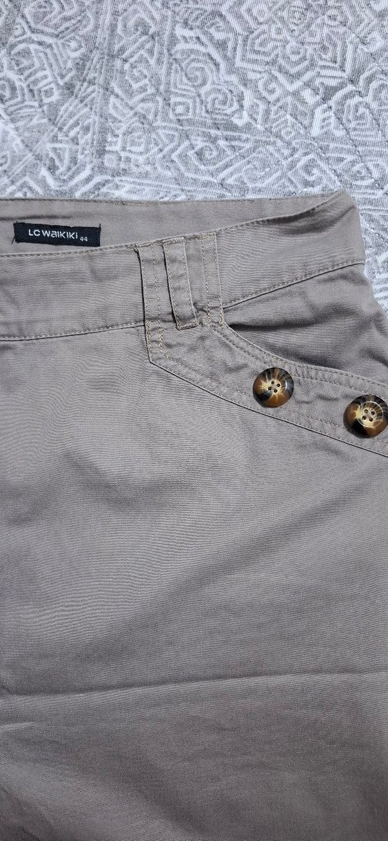 Düğmeli Bej Kadın Keten Bermuda Şort - Görsel 2