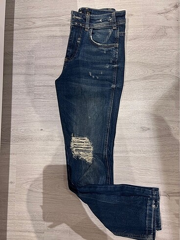 Yırtık Jean