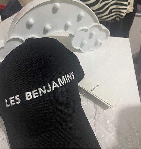 Les benjamıns