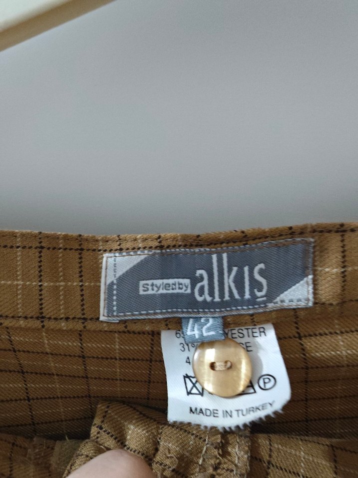 Düğmeli Bej Kadın Kumaş Pantolon - Görsel 3