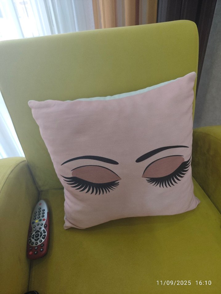 Renkli Pop Kültür Baskılı Dekoratif Yastık Kılıfı - Görsel 4