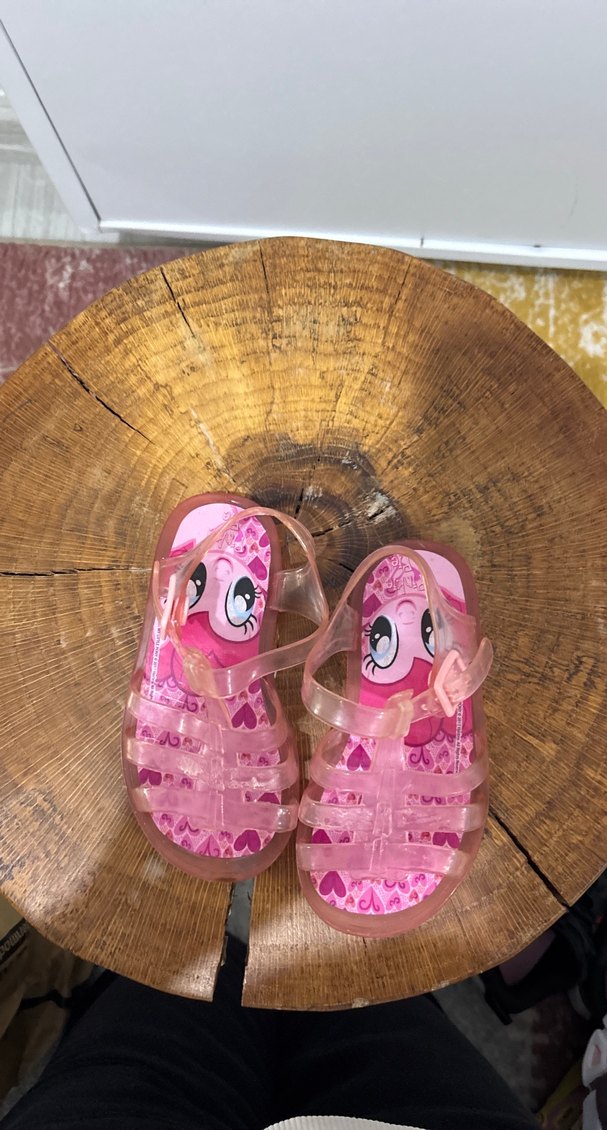 Kızlar için Pembe Şeffaf Tokalı Sandalet - Görsel 2