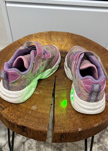 Kız Çocuk Mor Bağcıklı ve Cırt Cırtlı Spor Ayakkabı - Görsel 4