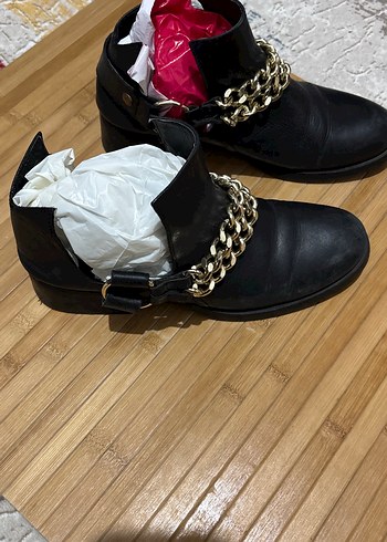 Zincir Detaylı Siyah Biker Deri Bot - Görsel 2