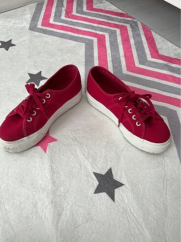 38 Beden Superga