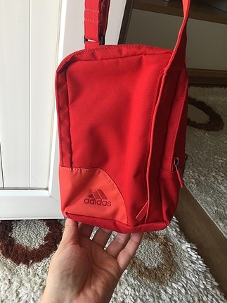 Adidas çapraz kullanımlı kol çantası 